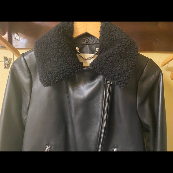 Assymetrical Faux-Sherpa Collar Leather Coat - Picture 5 of 5